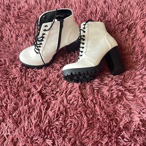Women junior boots shoes size 8 1/2